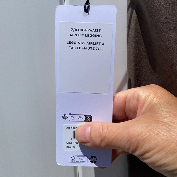 ALO Yoga 7/8 high waist leggings 

Color olive tree.   Size small - Picture 4 of 5